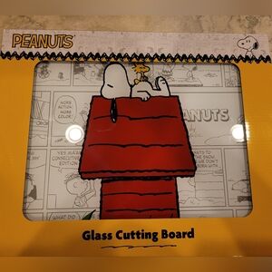 Snoopy Peanuts glass cutting board
